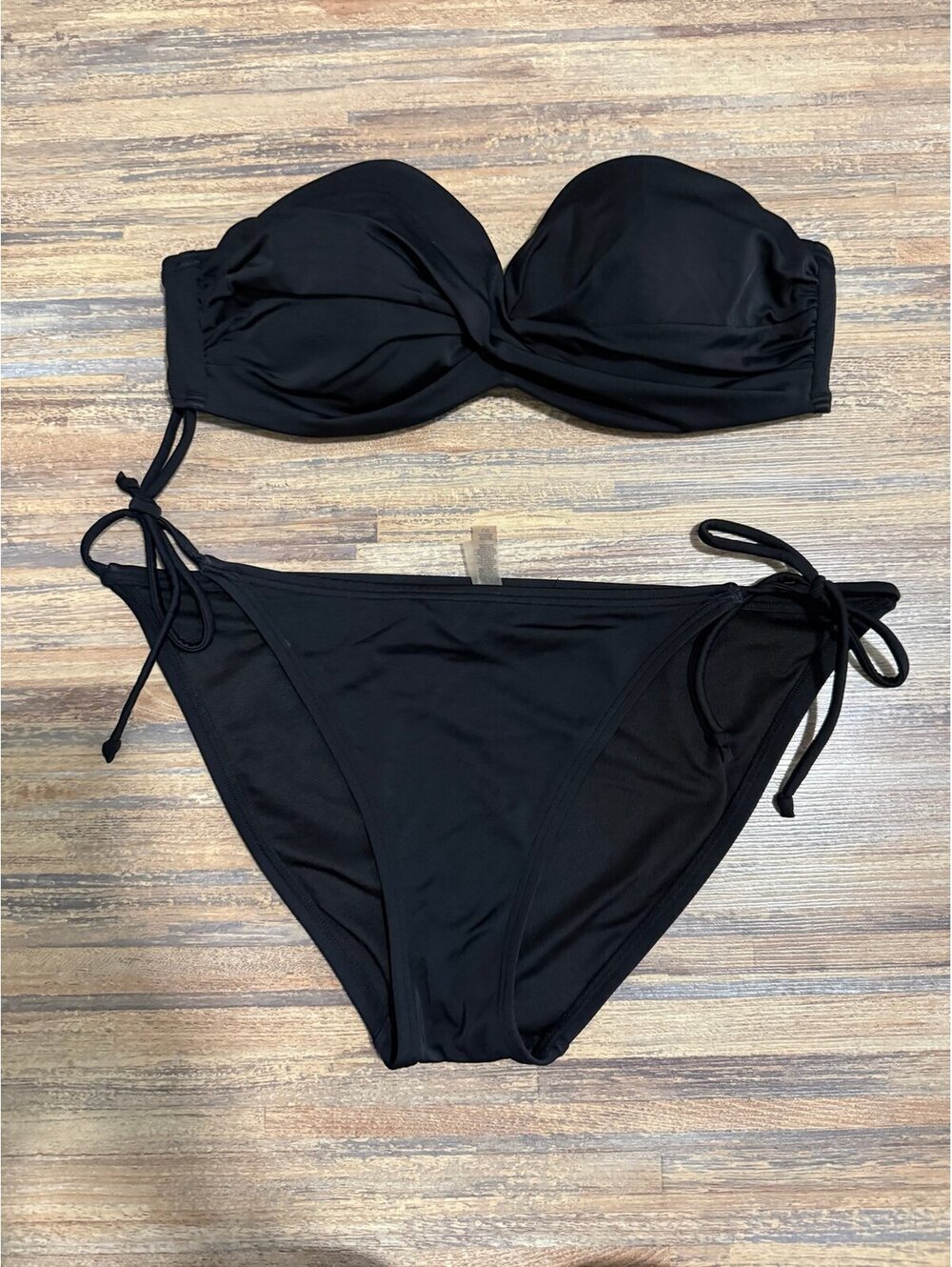 Victoria secret swim set
Bottoms- large
Top is 36B